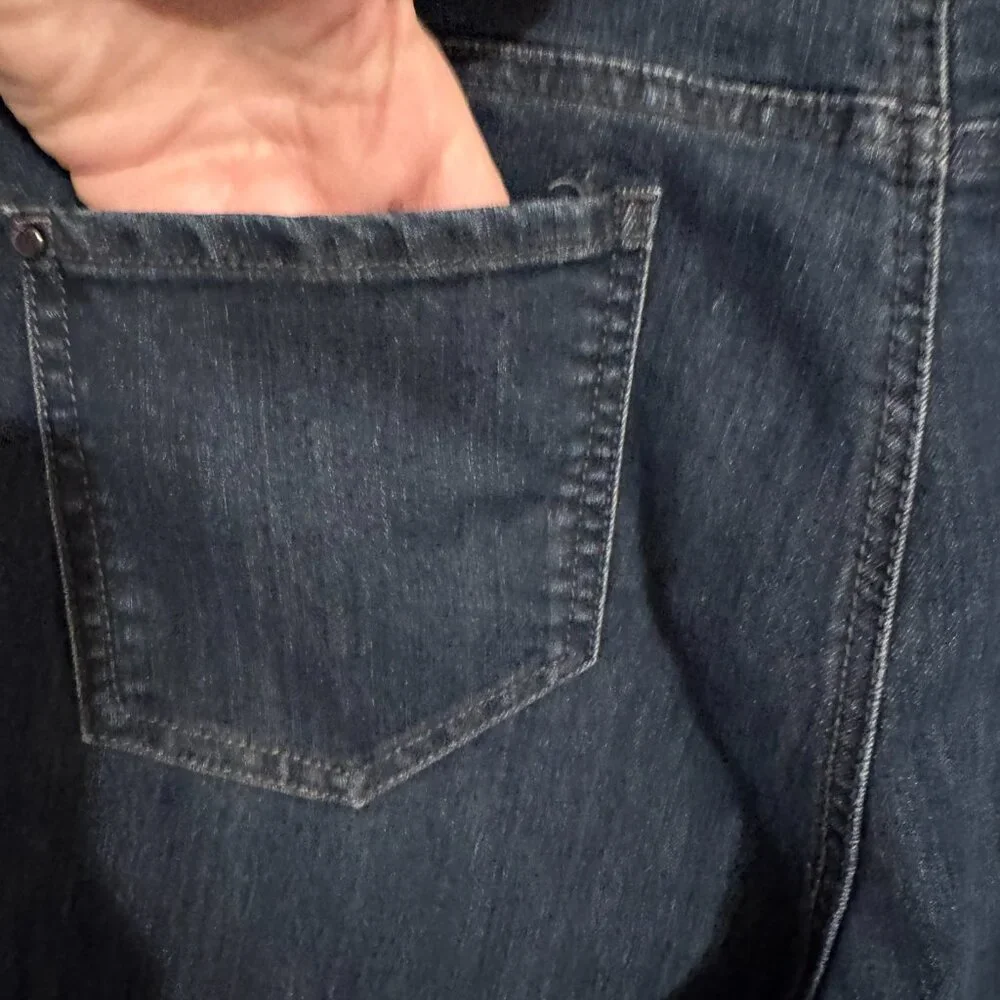 DKNY    WOMEN'S JEANS  SIZE:  8     #1 - Picture 5 of 8
